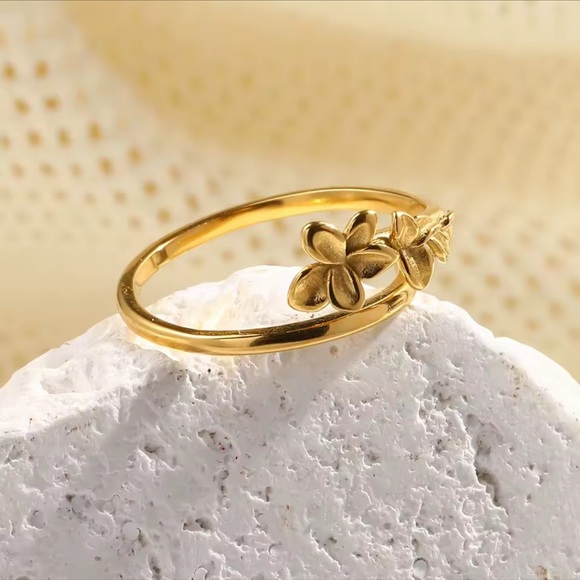 Gold Flower Opening Ring Cute Gold Jewelry
Adjustable Stainless Steel - Picture 1 of 9